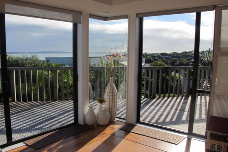 Photo of property in 2/1001 Beach Road, Torbay, Auckland, 0630