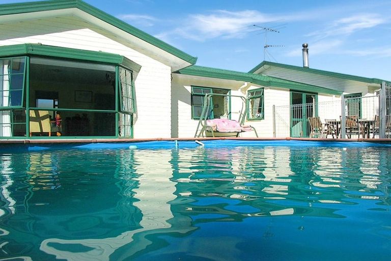 Photo of property in 21 Richmond Hill, Glenside, Wellington, 6037