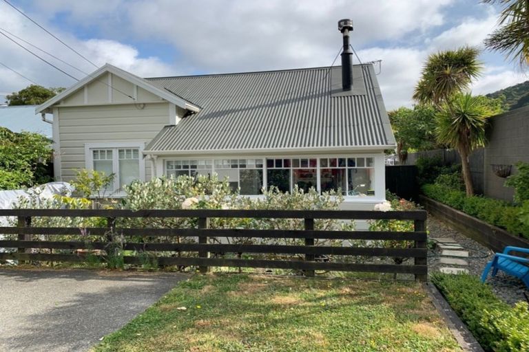 Photo of property in 6 Miro Street, Eastbourne, Lower Hutt, 5013