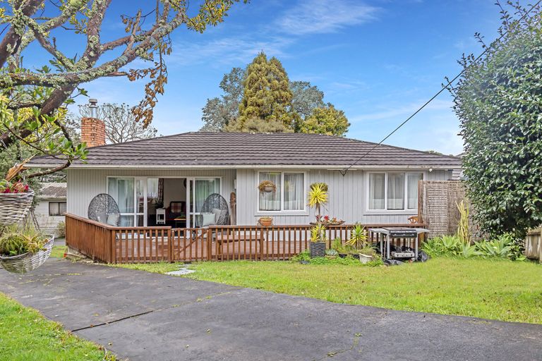 Photo of property in 1/23 Merton Avenue, Glenfield, Auckland, 0627