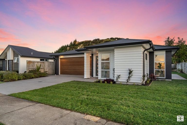 Photo of property in 53 Awataha Crescent, Pyes Pa, Tauranga, 3110