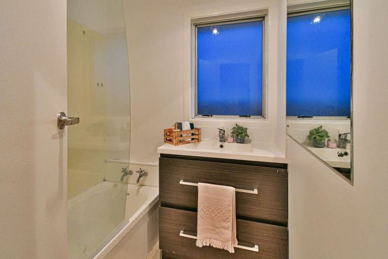 Photo of property in 103 Beaumonts Way, Manurewa, Auckland, 2102