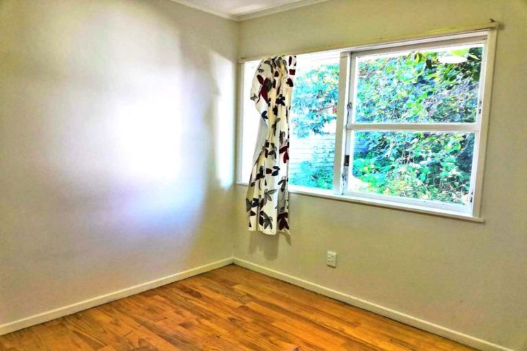 Photo of property in 71 Chivalry Road, Glenfield, Auckland, 0629