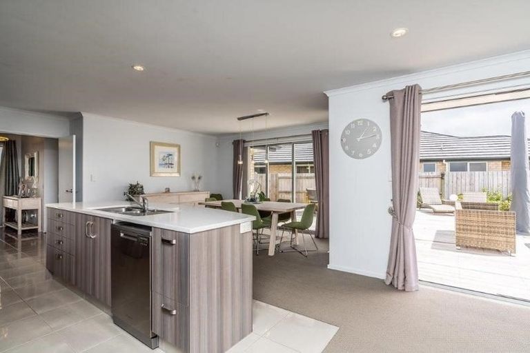 Photo of property in 45 Kowi Lakes Drive, One Tree Point, 0118