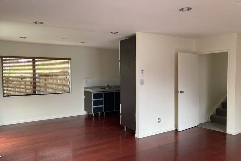 Photo of property in 6a Alma Street, Te Atatu South, Auckland, 0610