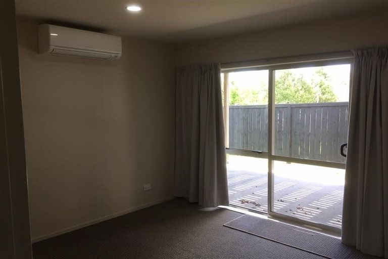 Photo of property in 12a Divich Avenue, Te Atatu South, Auckland, 0610
