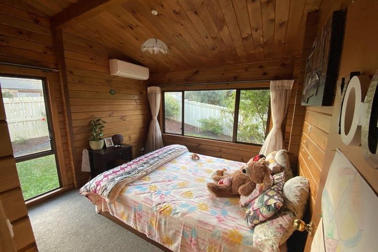 Photo of property in 10 Lagoon Way, West Harbour, Auckland, 0618