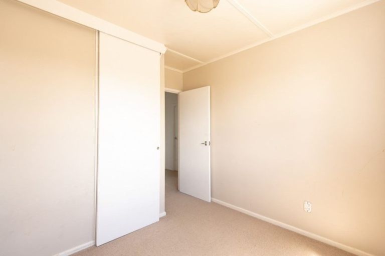 Photo of property in 28 Raglan Avenue, Cloverlea, Palmerston North, 4412