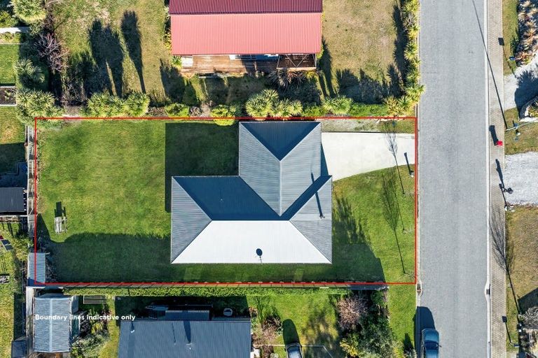 Photo of property in 13 Bell Street, Lake Hawea, 9382