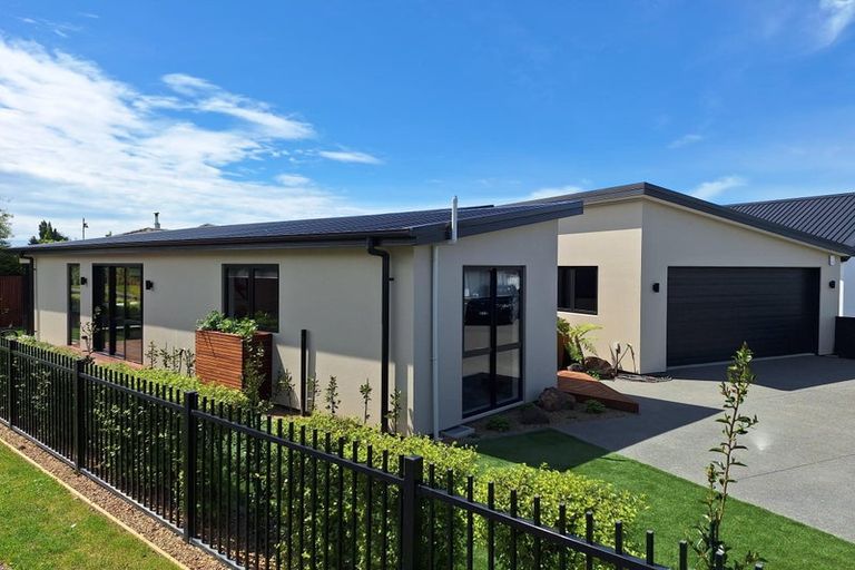 Photo of property in 16 Coupling Close, Prebbleton, 7604