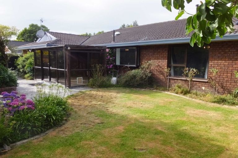 Photo of property in 12 Felstead Place, Avonhead, Christchurch, 8042