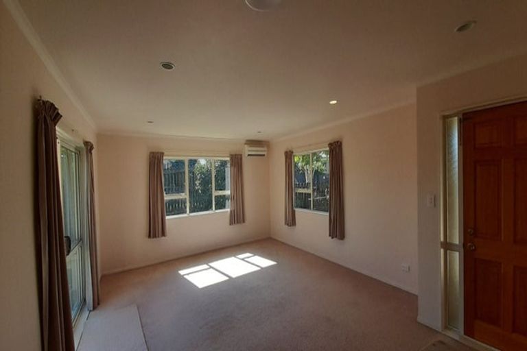 Photo of property in 16 Bella Villa Drive, Waiuku, 2123