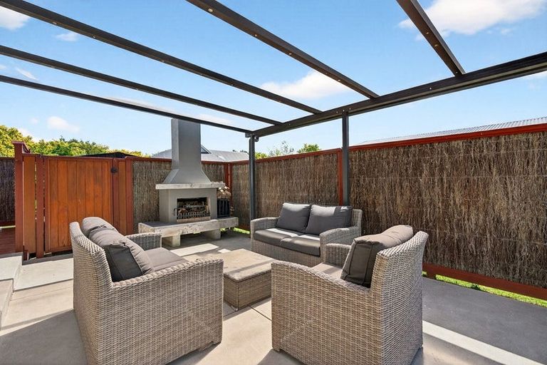 Photo of property in 3 Redwood Lane, Martinborough, 5711