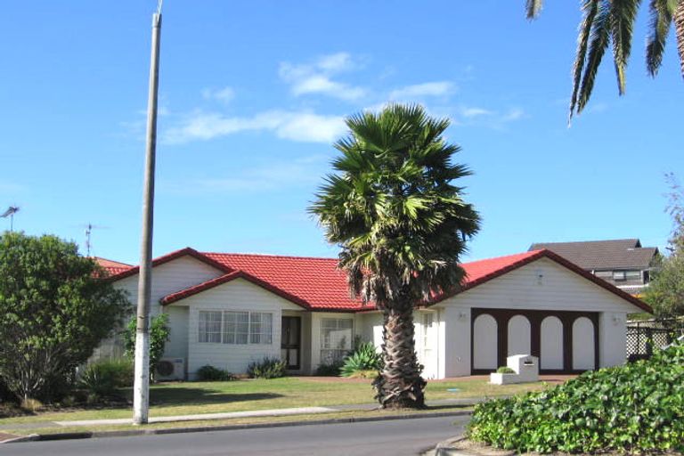 Photo of property in 100 Caribbean Drive, Unsworth Heights, Auckland, 0632