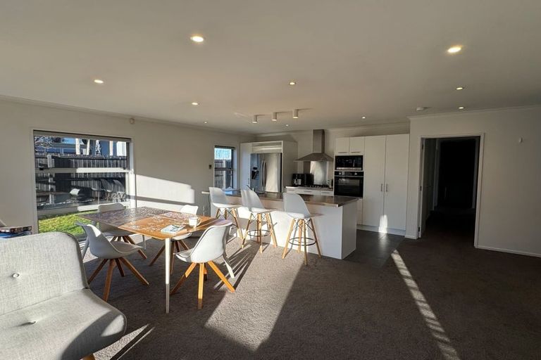 Photo of property in 2 Whio Close, Parklands, Christchurch, 8083