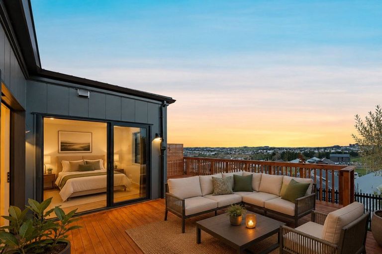 Photo of property in 4 Moko Road, Orewa, 0931