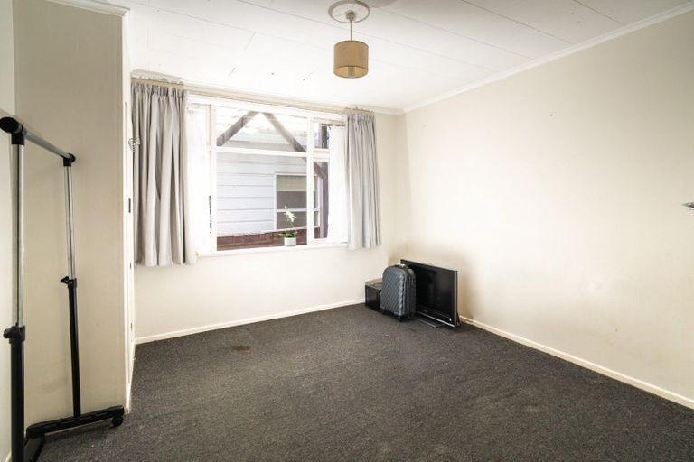 Photo of property in 87 Queens Drive, Lyall Bay, Wellington, 6022