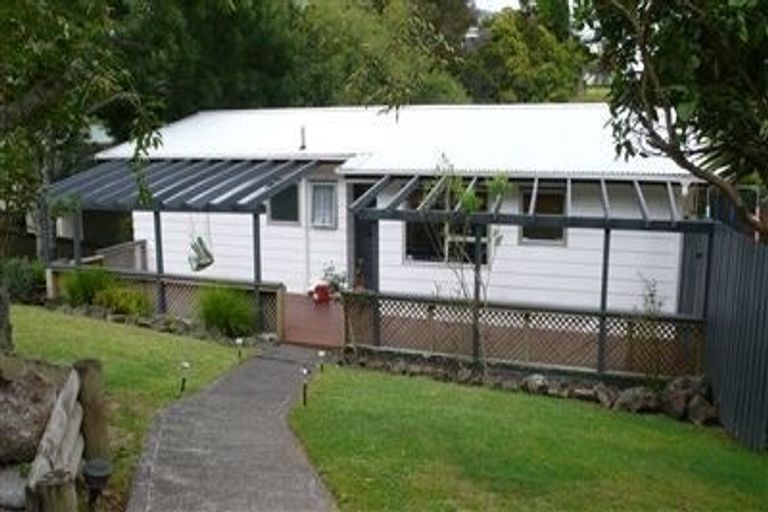 Photo of property in 1/23 Pavola Grove, Glenfield, Auckland, 0629