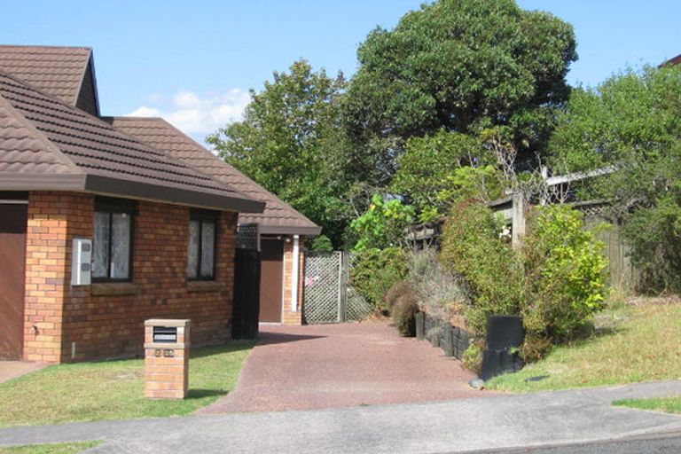 Photo of property in 2/25 Matisse Drive, West Harbour, Auckland, 0618