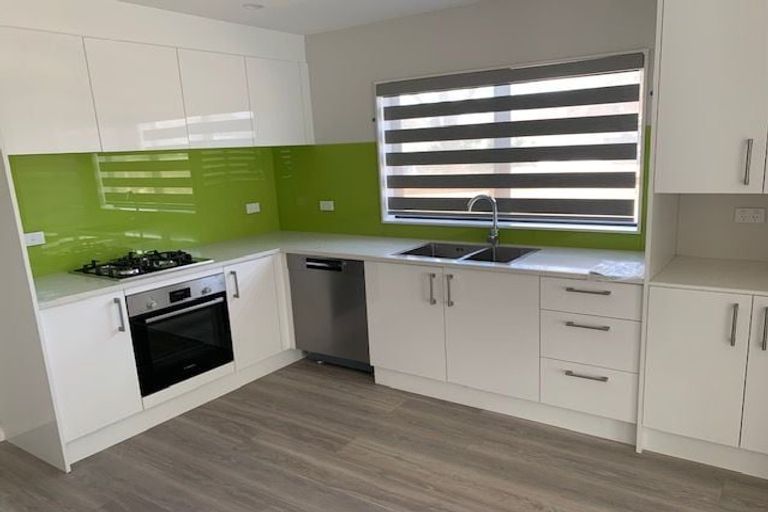 Photo of property in 9a Jillteresa Crescent, Half Moon Bay, Auckland, 2012