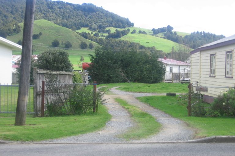 Photo of property in 8 George Street, Hikurangi, 0114