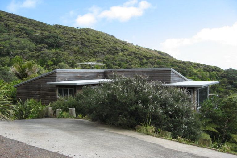 Photo of property in 45 Rayner Road, Piha, New Lynn, 0772