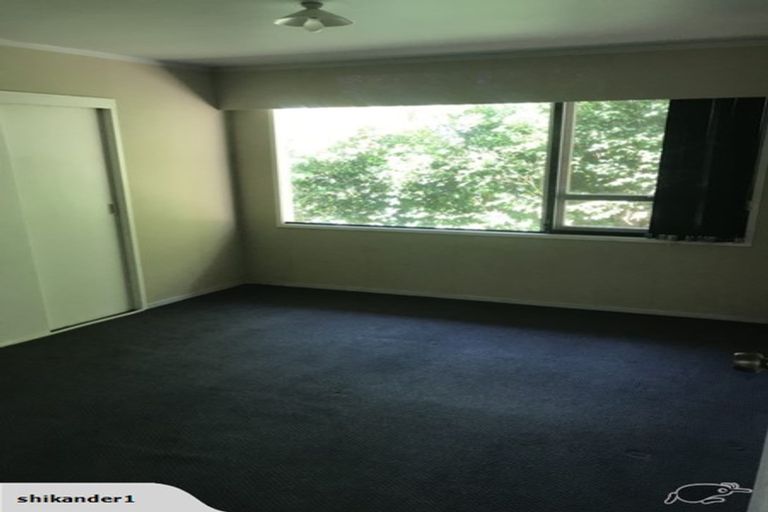 Photo of property in 16 Easton Park Parade, Glenfield, Auckland, 0629