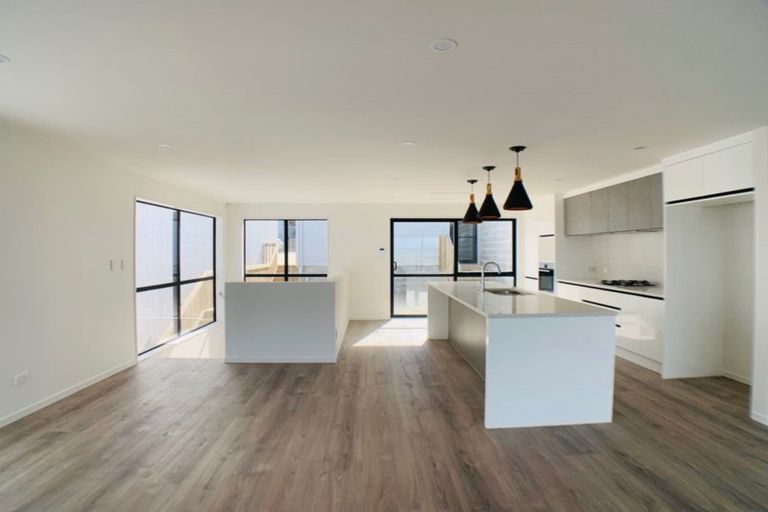 Photo of property in 38 Ascension Crescent, Orewa, 0931