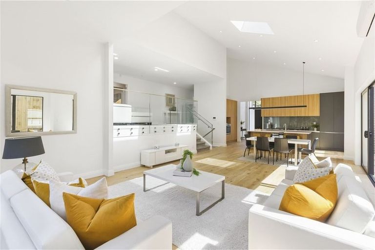 Photo of property in 24 Lorikeet Place, Unsworth Heights, Auckland, 0632