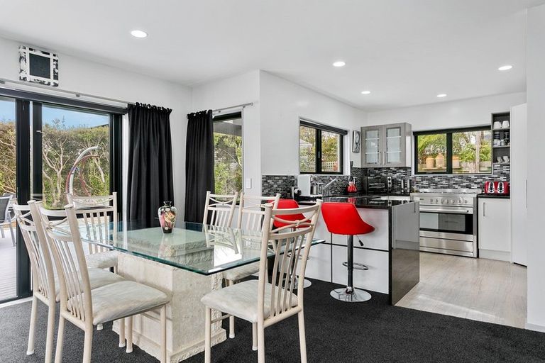 Photo of property in 36 Aubrey Crescent, Rainbow Point, Taupo, 3330