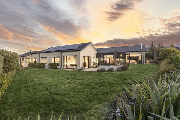 Photo of property in 47 Minaret Ridge, Wanaka, 9305