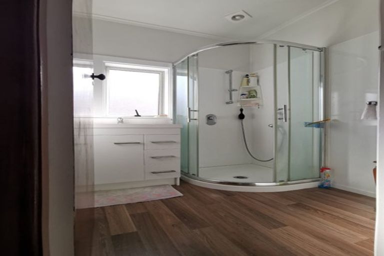 Photo of property in 52 Old Lake Road, Narrow Neck, Auckland, 0624