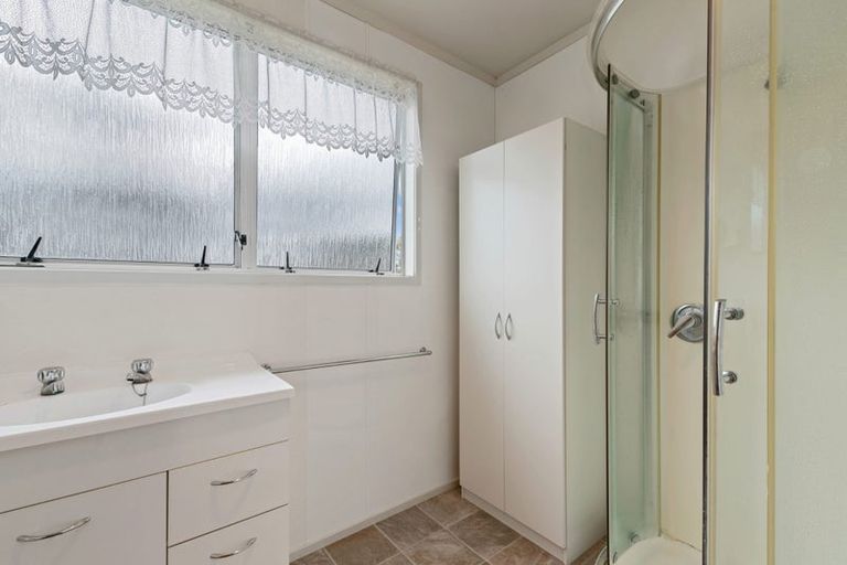 Photo of property in 25 Matthew Place, Kawaha Point, Rotorua, 3010