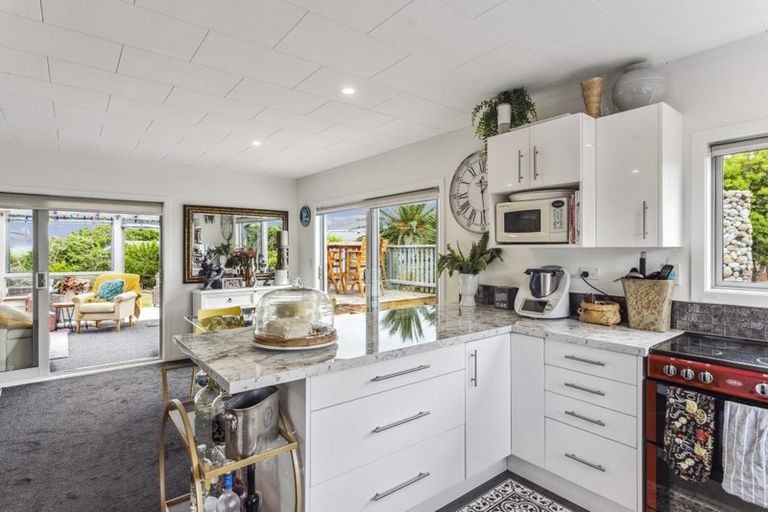 Photo of property in 8 Norna Grove, Waikawa Beach, Levin, 5573