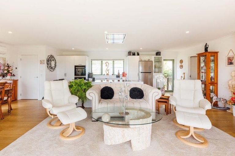 Photo of property in 121 Cashmere Drive, Fitzherbert, Palmerston North, 4410