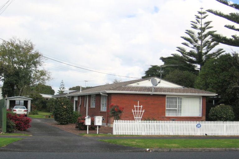 Photo of property in 1/12a Yeovil Road, Te Atatu Peninsula, Auckland, 0610