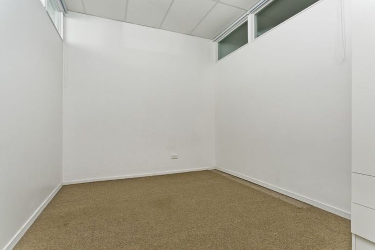Photo of property in 9/28 The Avenue, Albany, Auckland, 0632