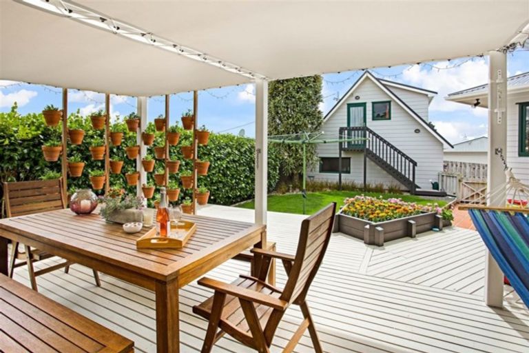 Photo of property in 1/22a Tomo Street, New Lynn, Auckland, 0600