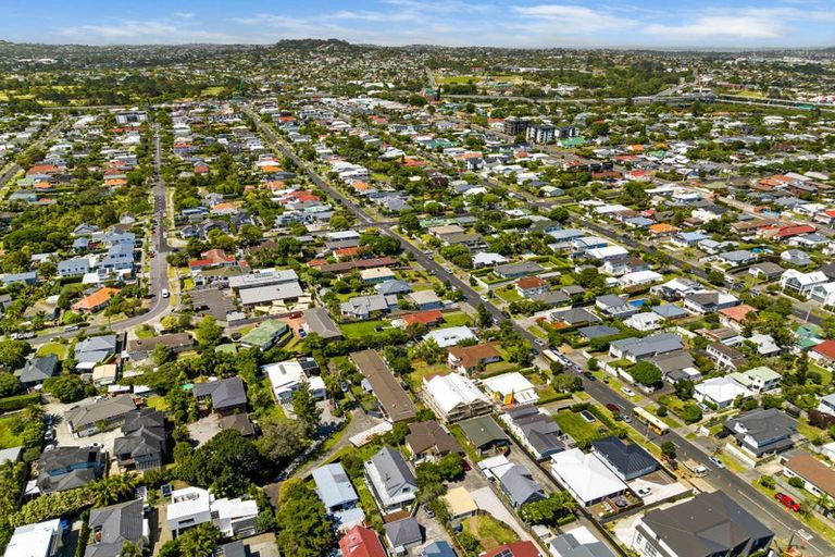 Photo of property in 1/252 Meola Road, Point Chevalier, Auckland, 1022