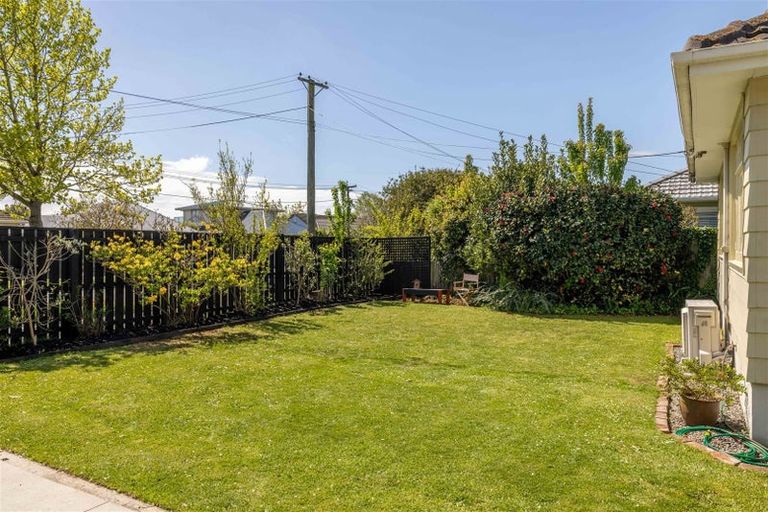 Photo of property in 218 Weston Road, St Albans, Christchurch, 8052