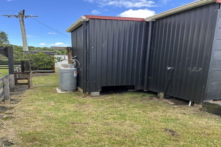 Photo of property in 1 First Avenue, Urenui, 4377