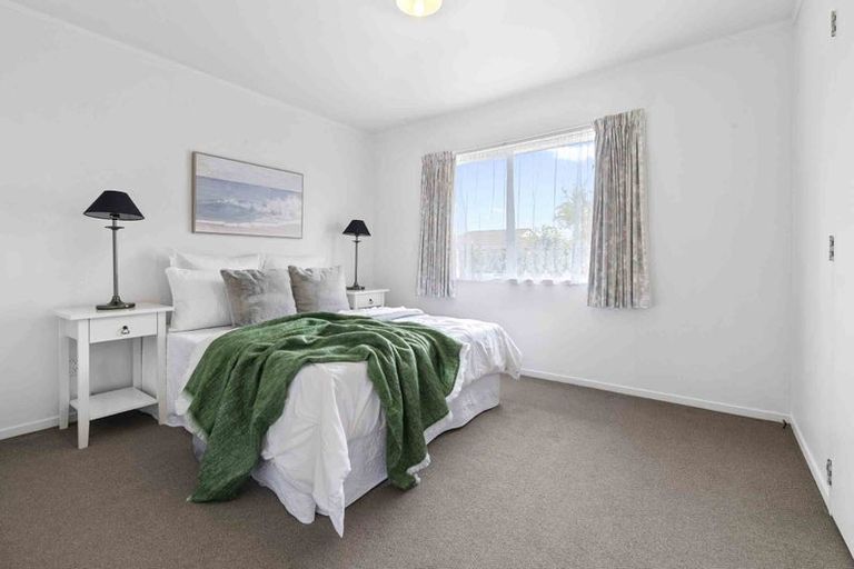 Photo of property in 1/6 De Quincey Terrace, Highland Park, Auckland, 2010