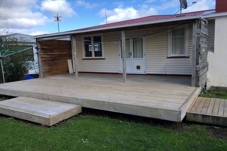 Photo of property in 6 Stephen Avenue, Henderson, Auckland, 0610