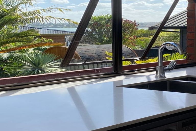 Photo of property in 32 Venus Place, Half Moon Bay, Auckland, 2012