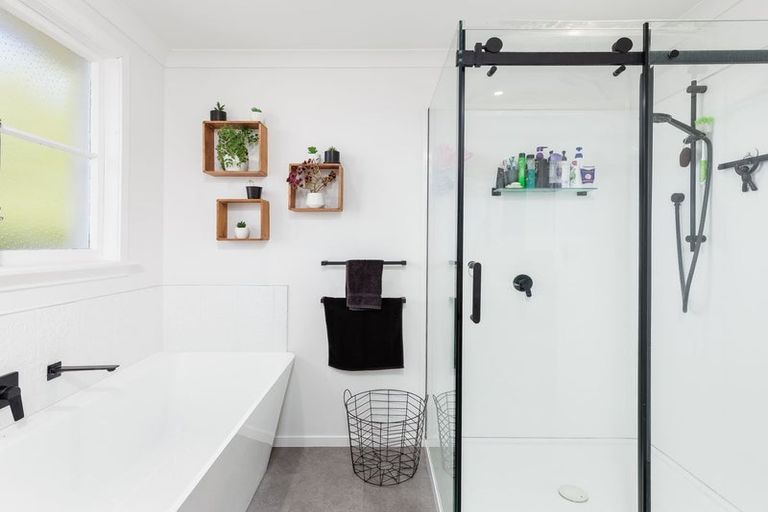 Photo of property in 35 Rhodes Street, Waimate, 7924