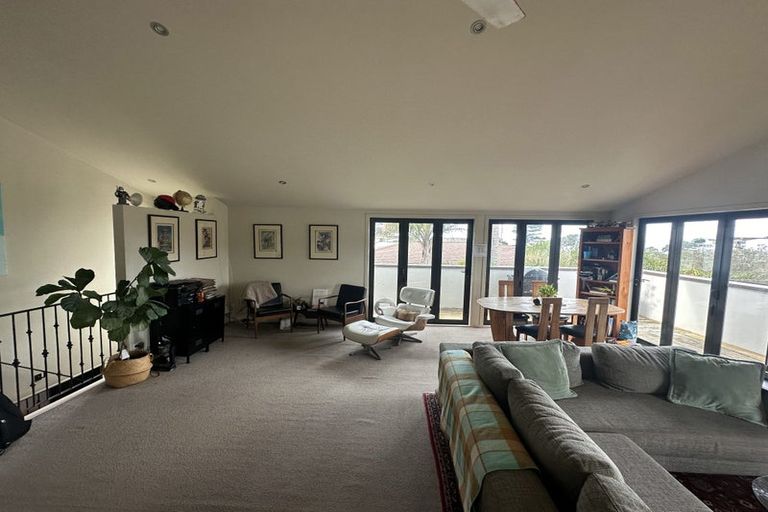 Photo of property in 1/46 Masterton Road, Rothesay Bay, Auckland, 0630