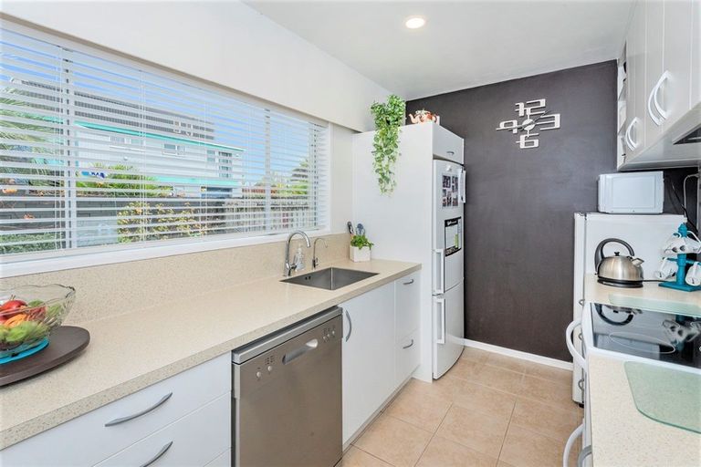 Photo of property in 6 Ranfurly Place, Te Kamo, Whangarei, 0112