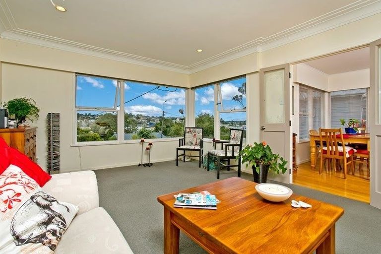 Photo of property in 14 Raeben Avenue, Hillcrest, Auckland, 0627