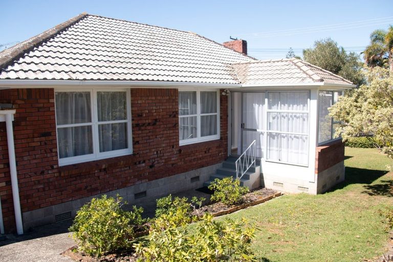 Photo of property in 1/22 Old Lake Road, Narrow Neck, Auckland, 0624