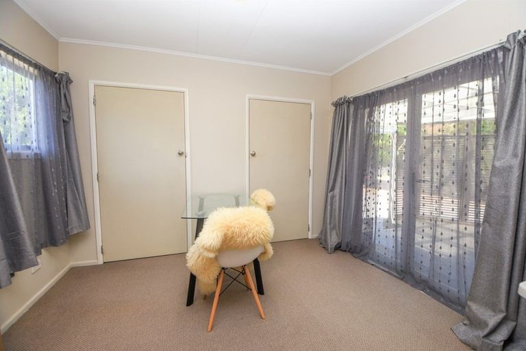 Photo of property in 65 Victoria Street, Carterton, 5713